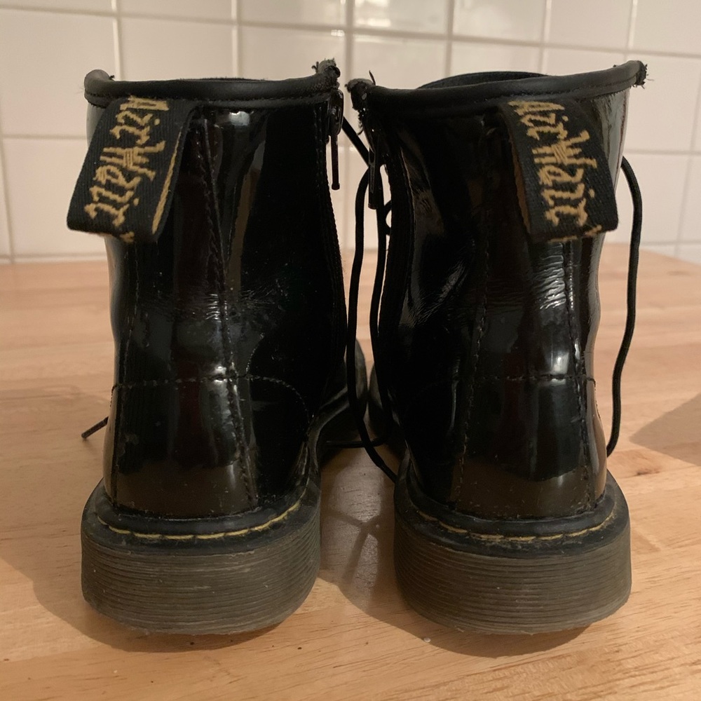 Kids Dr Marten classic Black patent Delaney boot